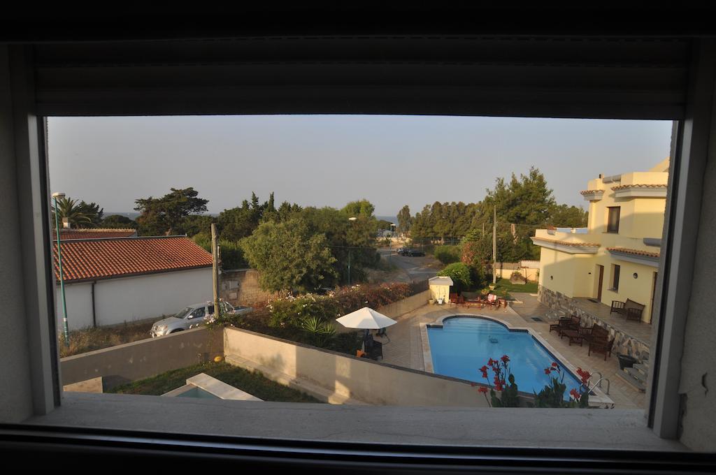 Art House Quartu - Margine Rosso Bed & Breakfast Quartu Sant'Elena Bagian luar foto
